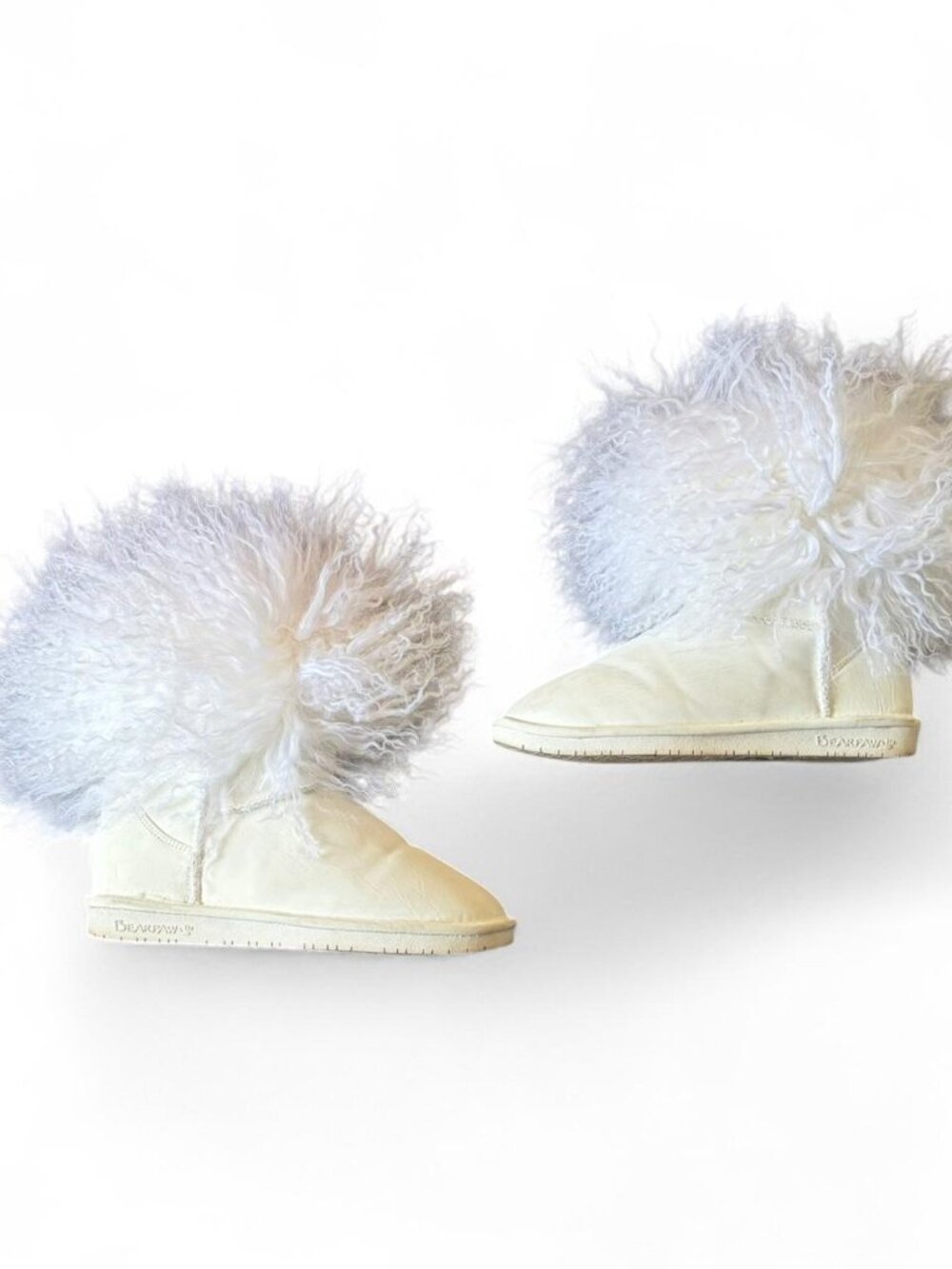 Bearpaw Women's Boo boots  white suede and faux leather lower vamp with , fluffy